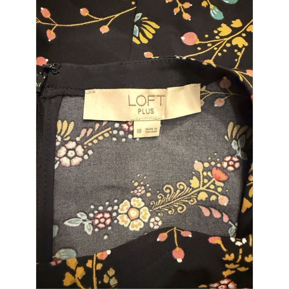 LOFT Dark Floral Dress Plus Sz. 18 - Picture 7 of 8